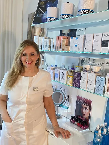 Teresa Stimac - ich bin seit über 20 Jahren selbstständige Kosmetikerin in Zürich. uber mich beauty face lift